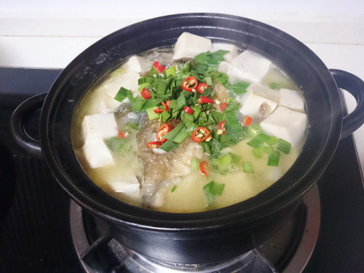 鱼头煮豆腐步骤10
