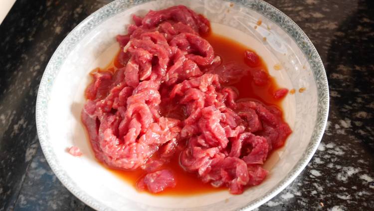 快手菜：香菜笋丝牛肉步骤3