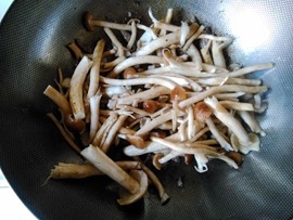 茶树菇牛柳步骤7