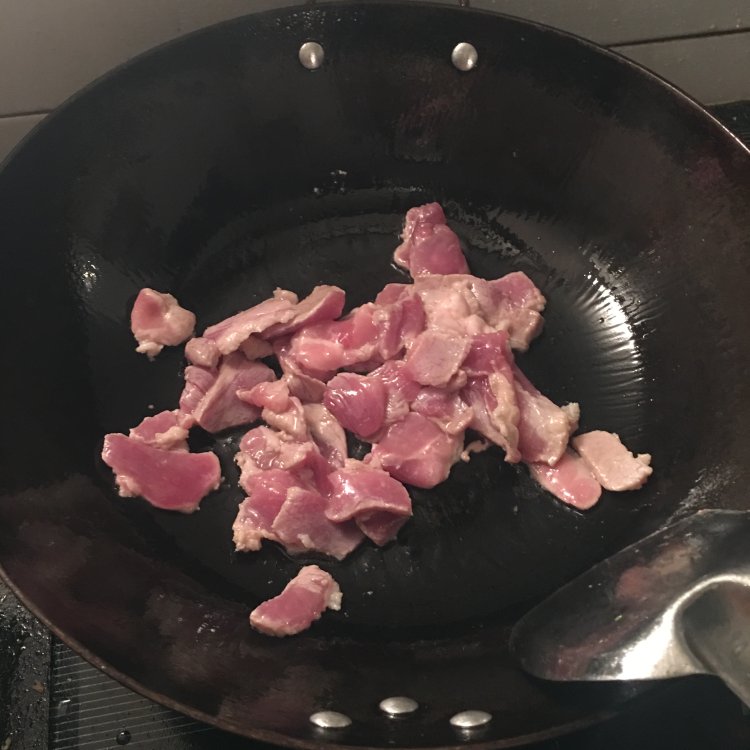 口蘑炒肉步骤4