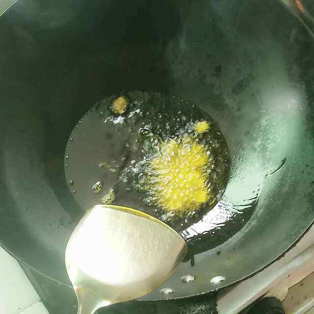 莴笋木耳炒肉片步骤6