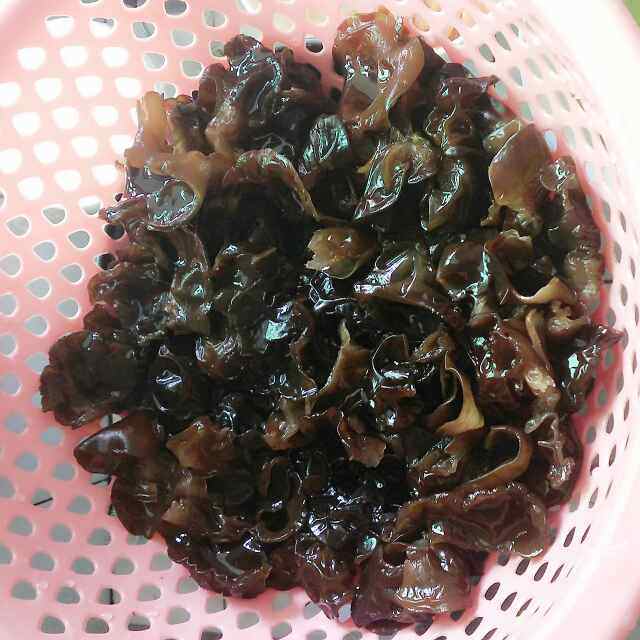莴笋木耳炒肉片步骤3