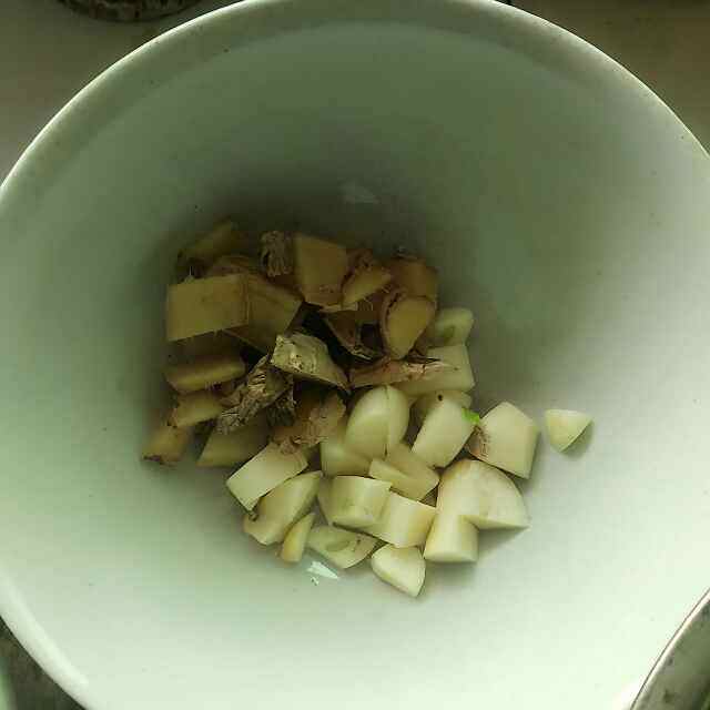 莴笋木耳炒肉片步骤5