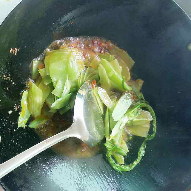 莴笋木耳炒肉片步骤8