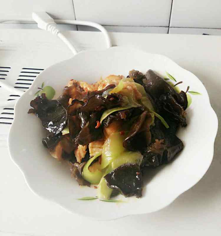 莴笋木耳炒肉片步骤11
