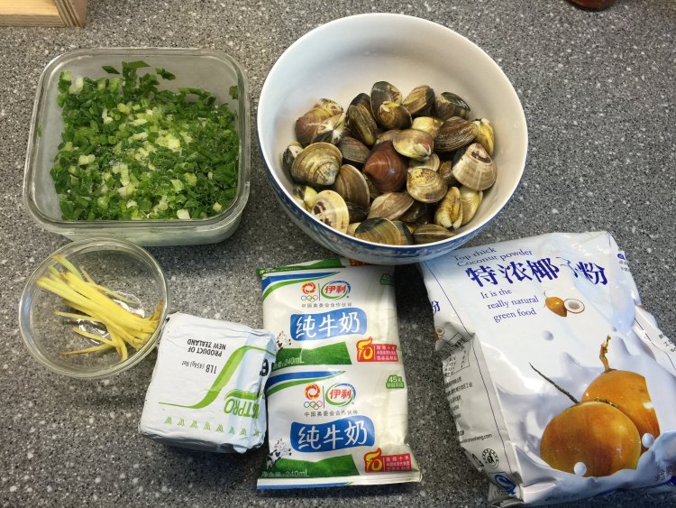 椰浆咖哩蛤蜊浓汤步骤1