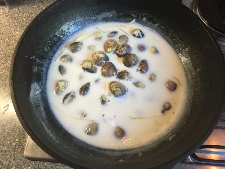 椰浆咖哩蛤蜊浓汤步骤5