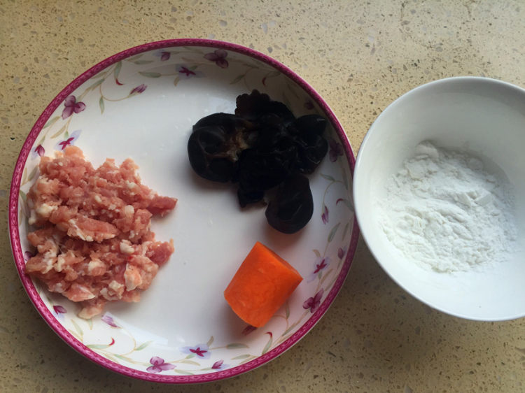 木耳肉末豆腐脑步骤1