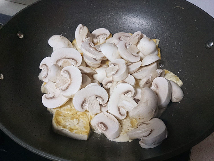 口蘑烧豆腐步骤6