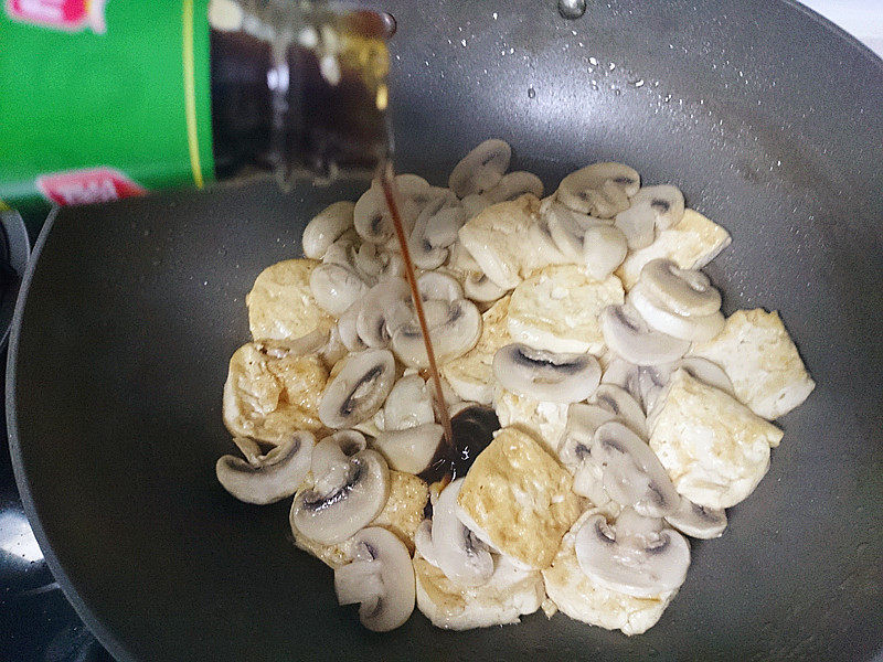 口蘑烧豆腐步骤8