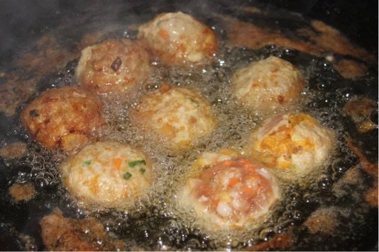 糖醋肉丸步骤7