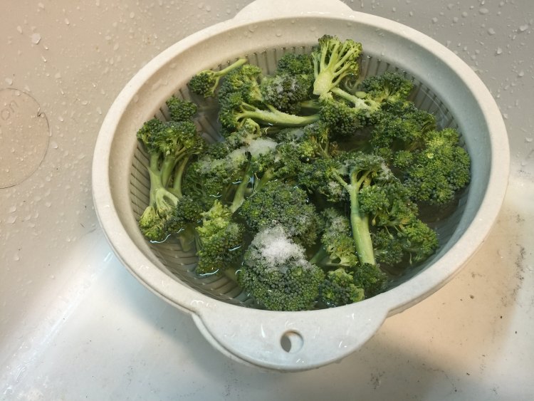 红配绿~甜椒西兰花步骤2