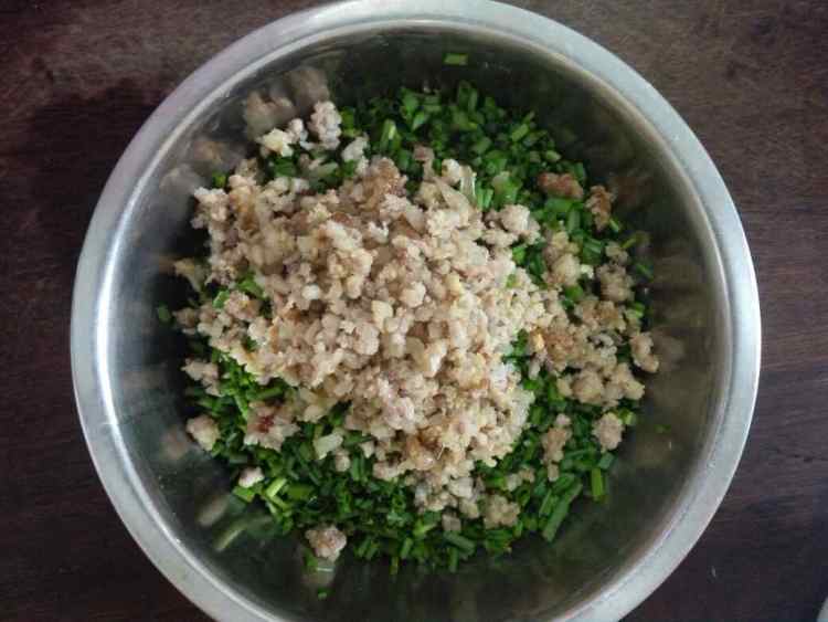 小葱猪肉馅饼步骤6