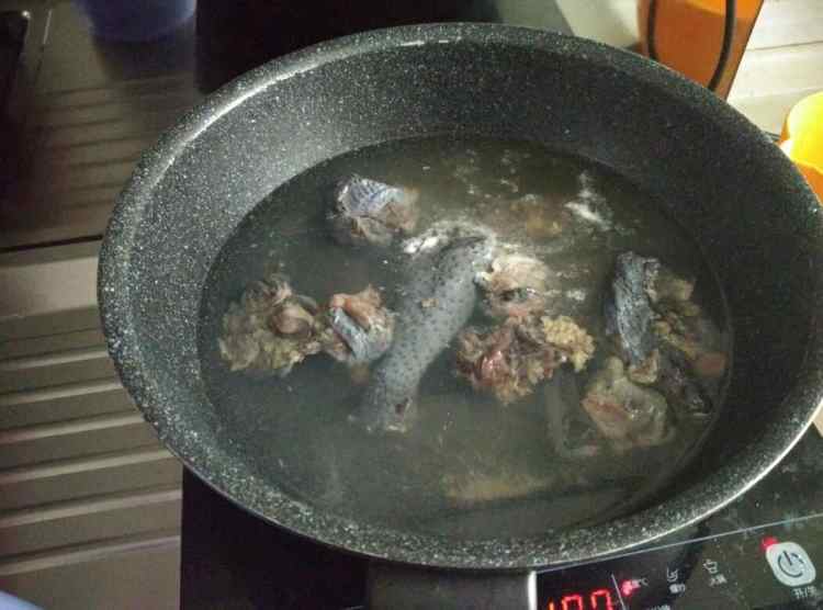 乌鸡炖虫草花步骤3