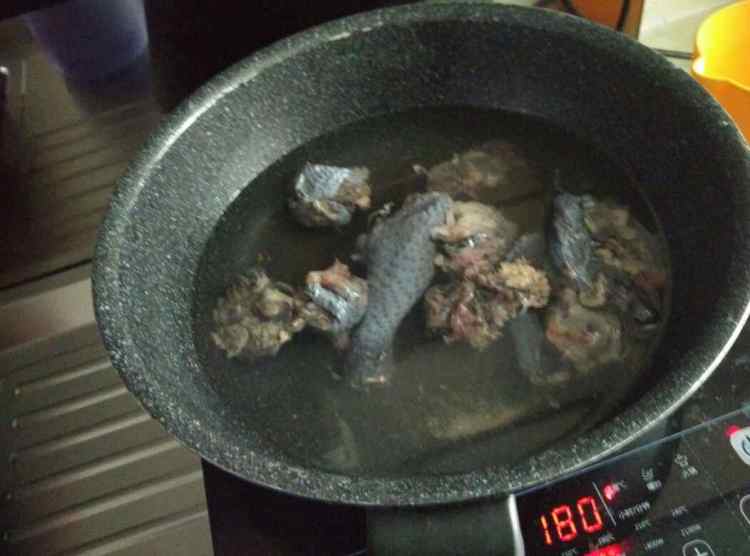 乌鸡炖虫草花步骤2