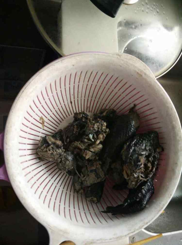 乌鸡炖虫草花步骤4