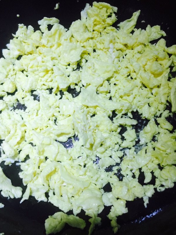 韭菜鸡蛋煎包步骤3