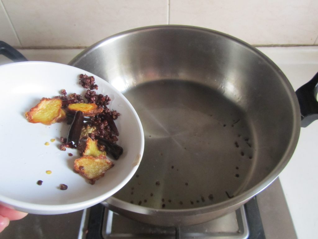 泥鳅炖豆腐步骤3