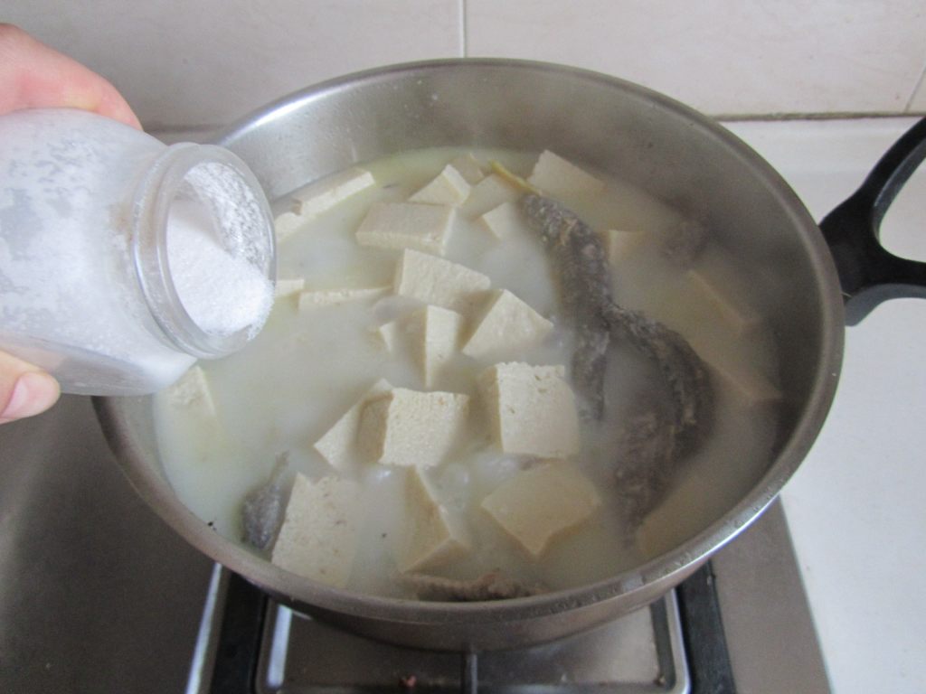 泥鳅炖豆腐步骤10