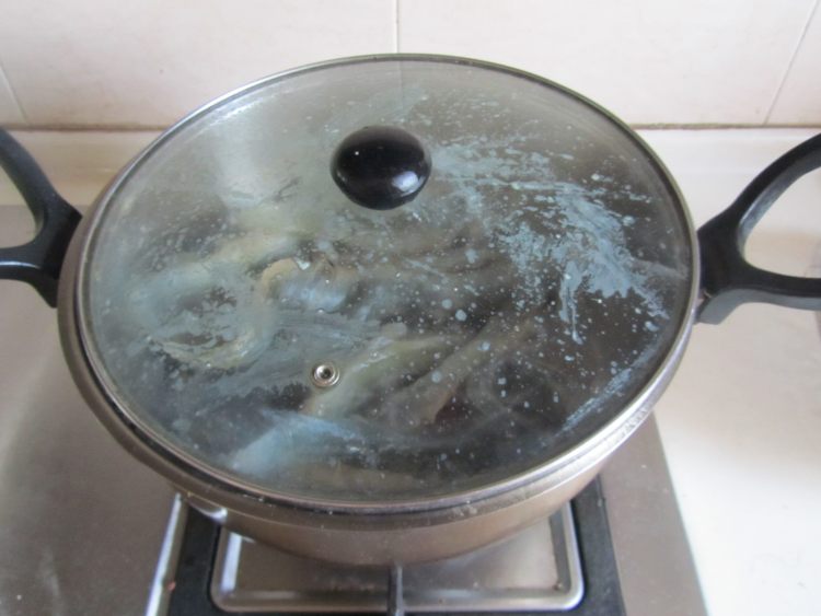 泥鳅炖豆腐步骤5