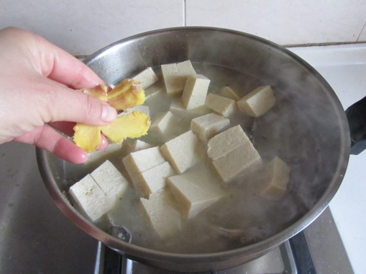 泥鳅炖豆腐步骤8