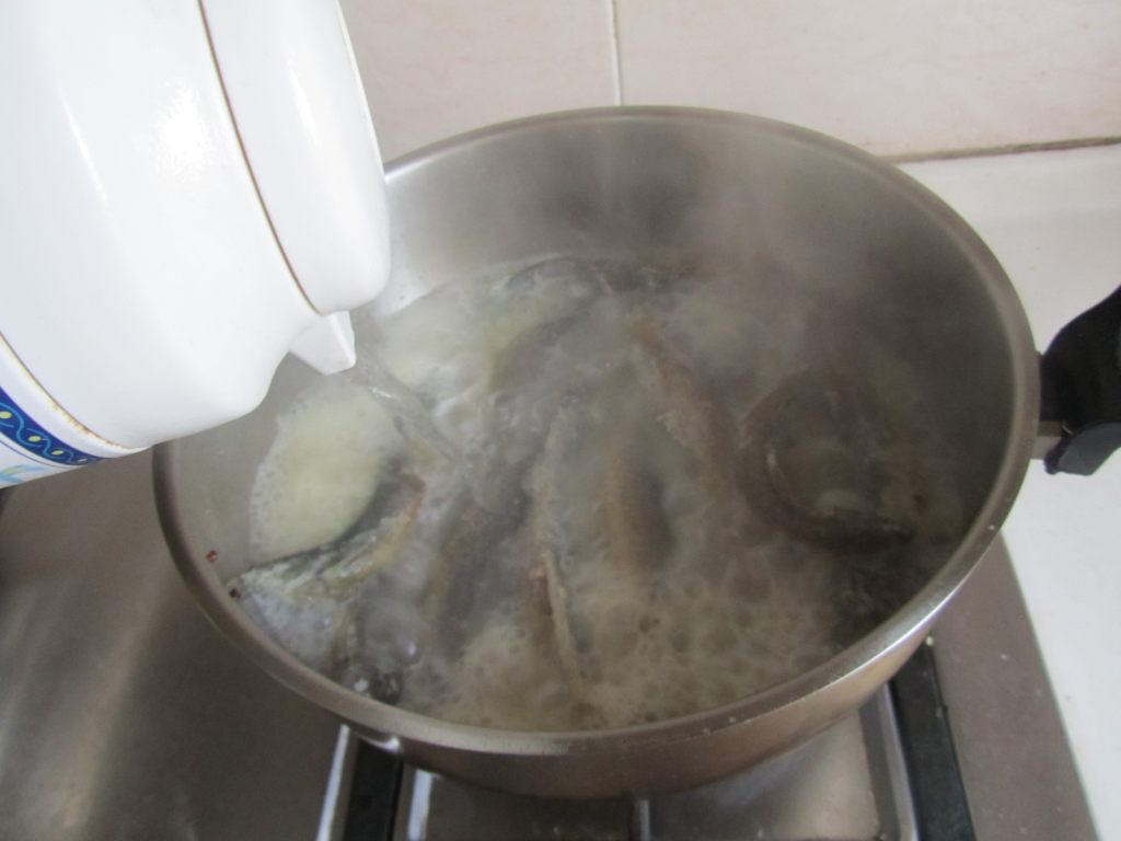 泥鳅炖豆腐步骤7