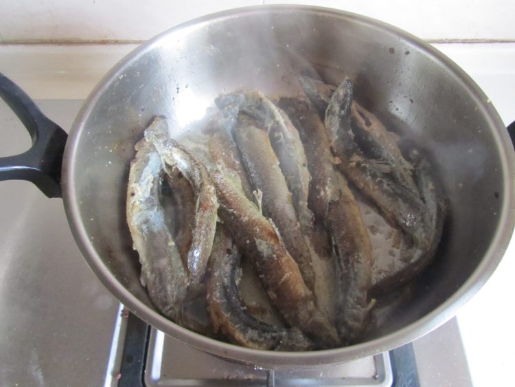 泥鳅炖豆腐步骤6