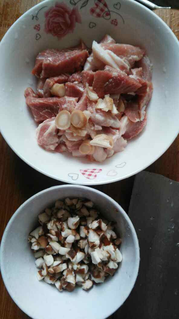 香菇肉末烧麦步骤2