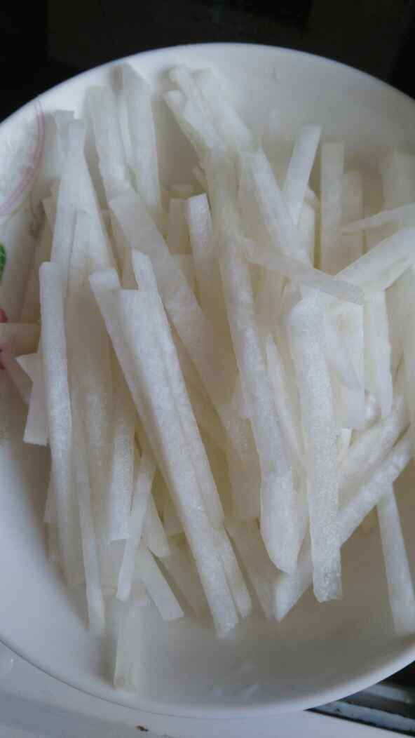 虾皮炒白萝卜步骤1