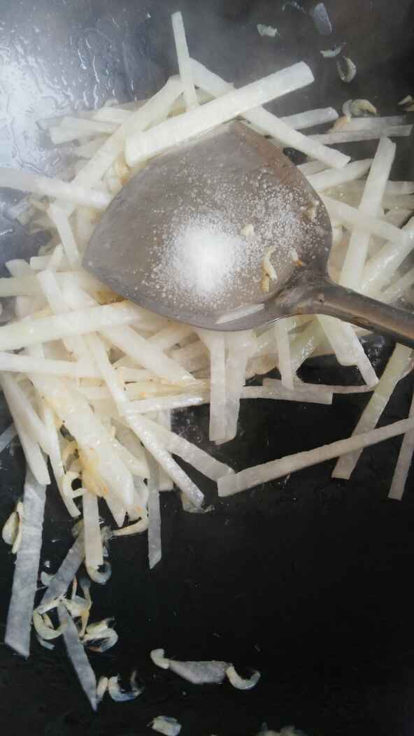虾皮炒白萝卜步骤5