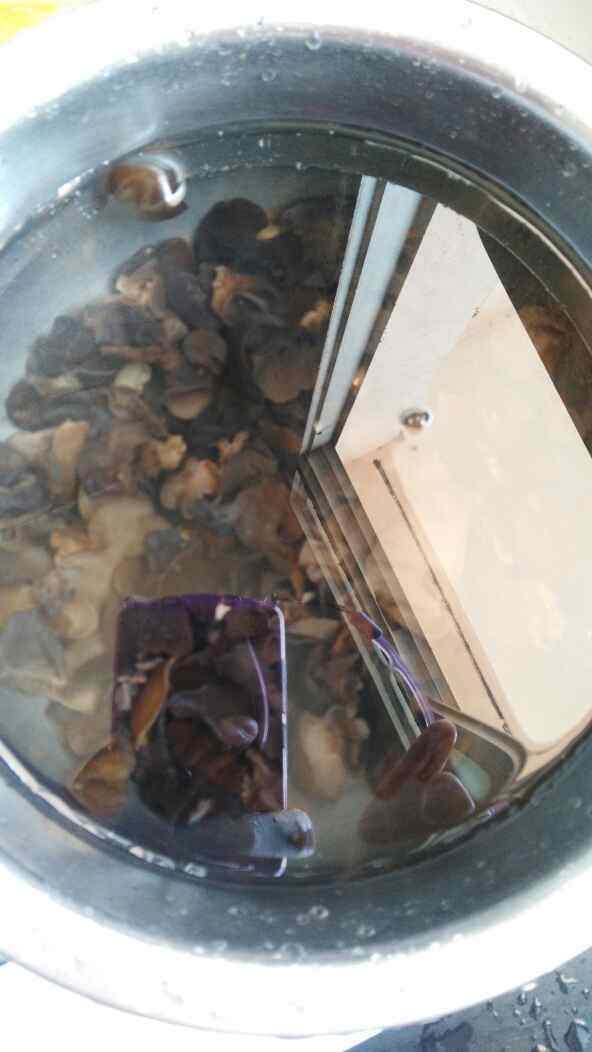 黑木耳拌豆腐皮步骤2