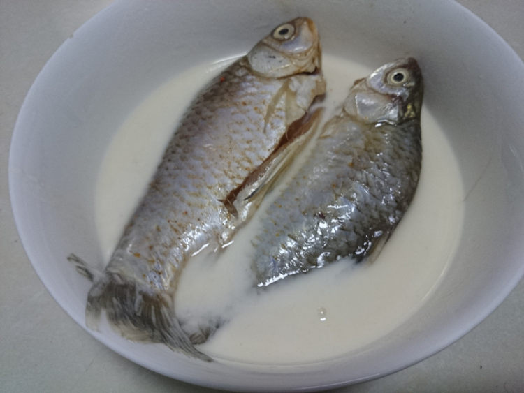 香煎野鲫鱼步骤7