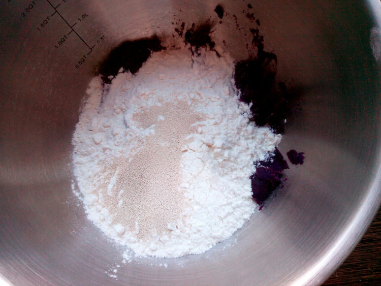 紫薯玫瑰花卷步骤2