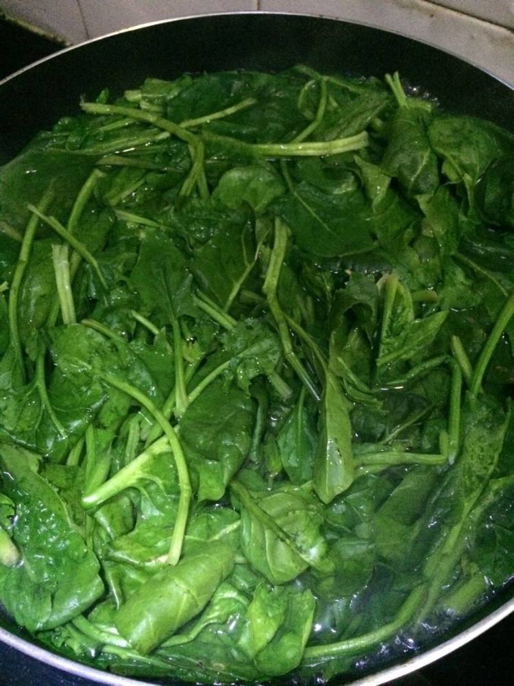 海虹拌菠菜步骤1
