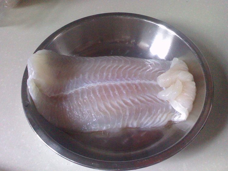 鱼蓉粉丝饺步骤1
