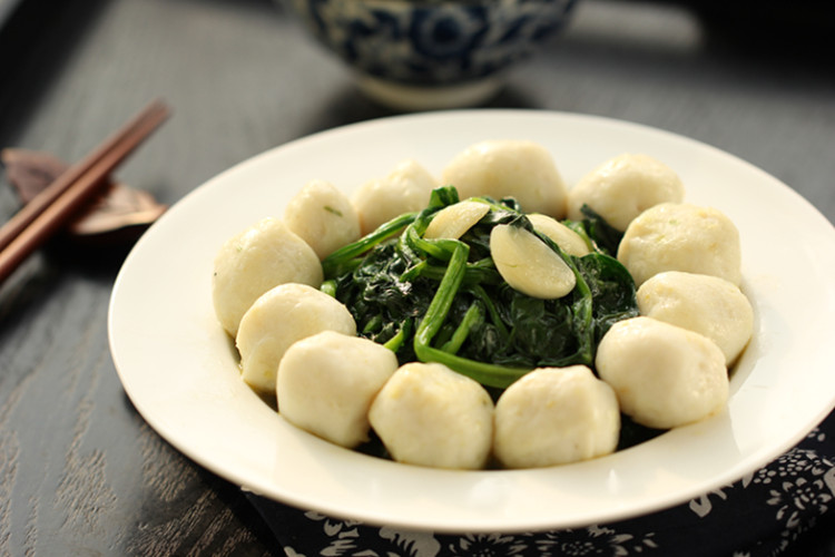 菠菜烩鱼丸步骤8