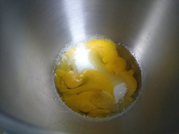 炼乳海绵蛋糕步骤1