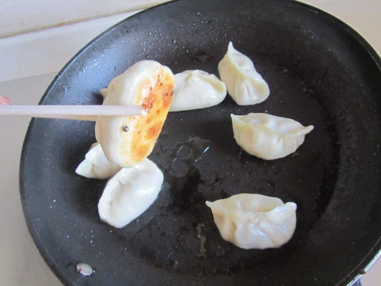 香菇煎饺步骤12