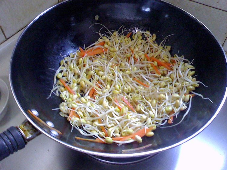 素煸韭菜黄豆芽步骤4
