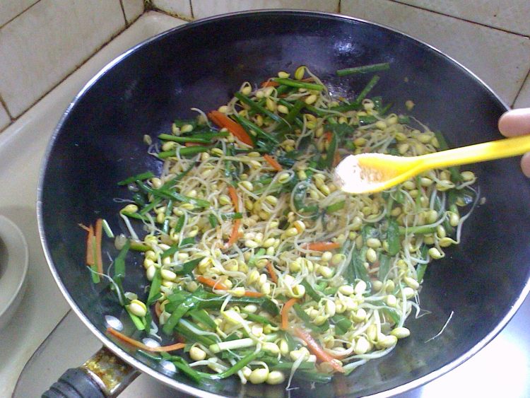 素煸韭菜黄豆芽步骤6