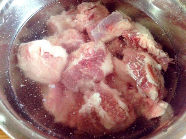 #美味的朋友#土豆炖排步骤1