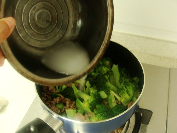 西兰花炒牛肉步骤6
