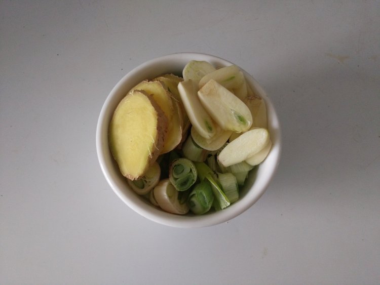 酱烧鲤鱼步骤2