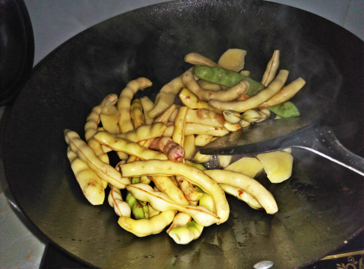 豆角焖饭步骤5
