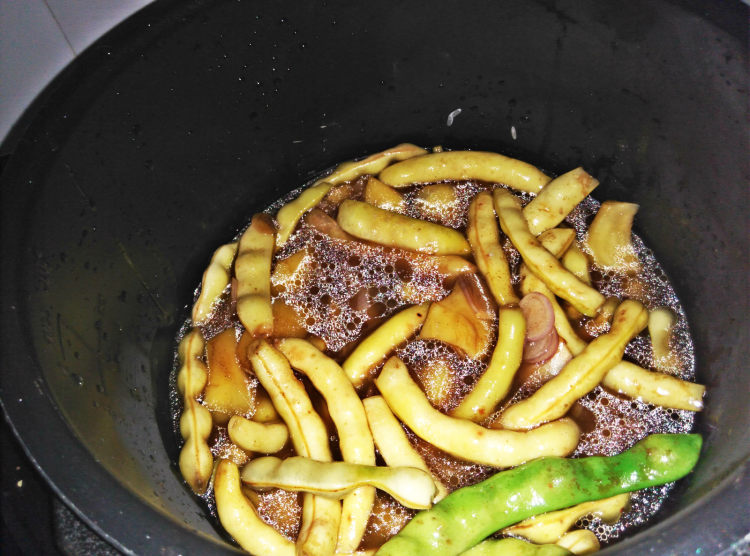 豆角焖饭步骤7