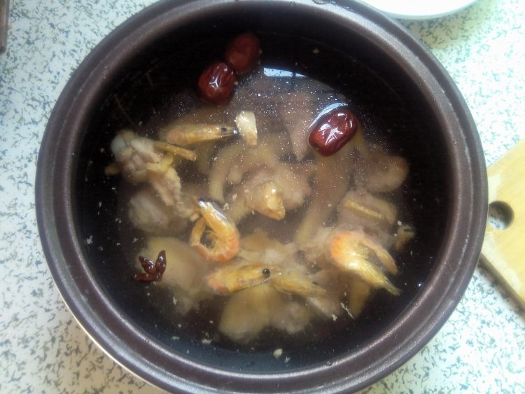 虾干胡瓜炖鸡汤步骤4