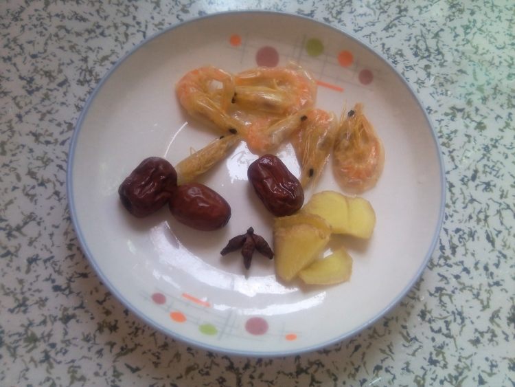 虾干胡瓜炖鸡汤步骤3
