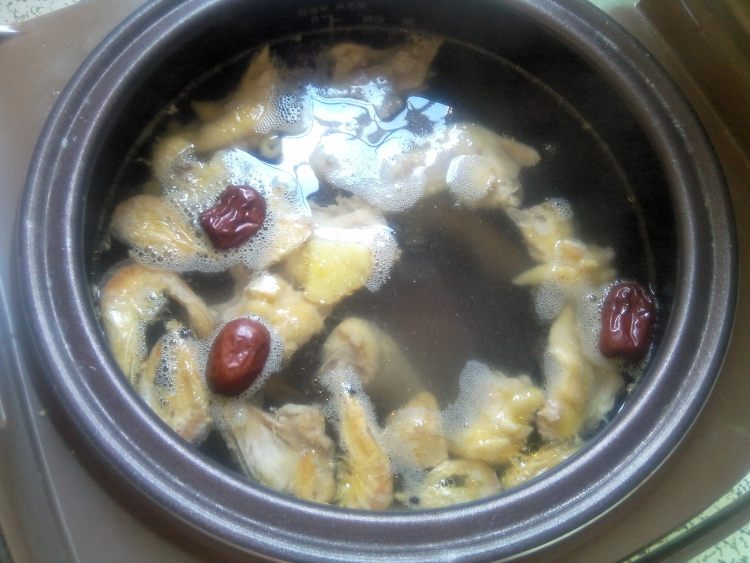 虾干胡瓜炖鸡汤步骤5