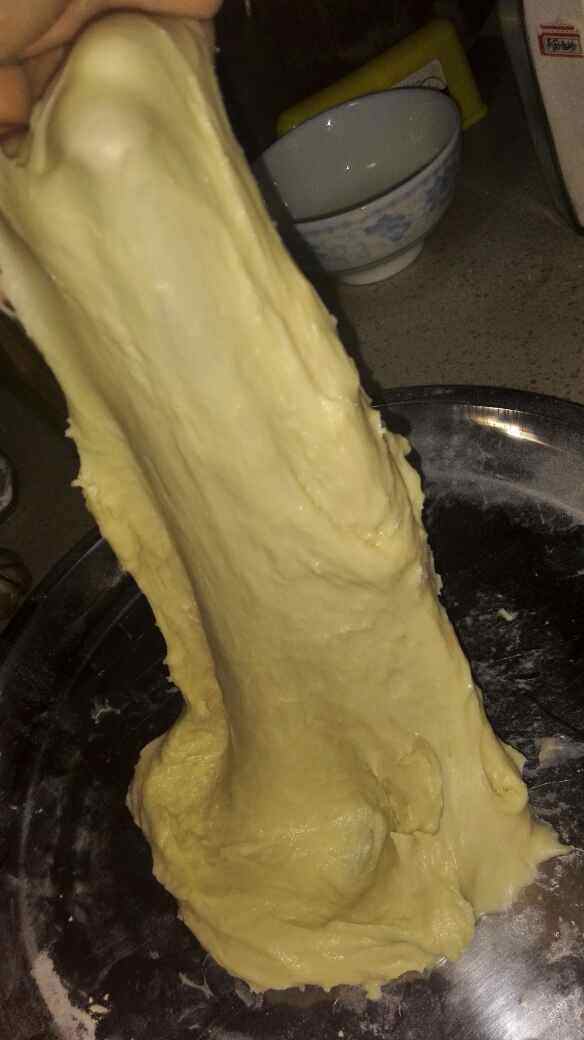 毛毛虫红豆沙夹心面包步骤2