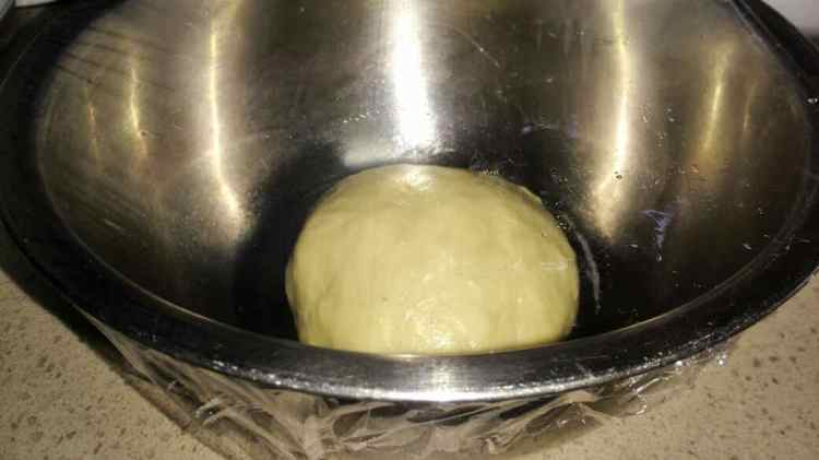 毛毛虫红豆沙夹心面包步骤4